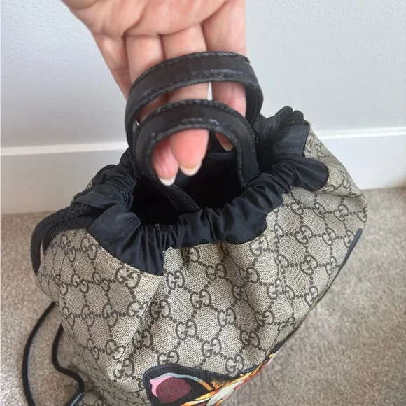 Authentic Gucci Beige Tiger Print Backpack with Black Accents - Picture 6 of 9